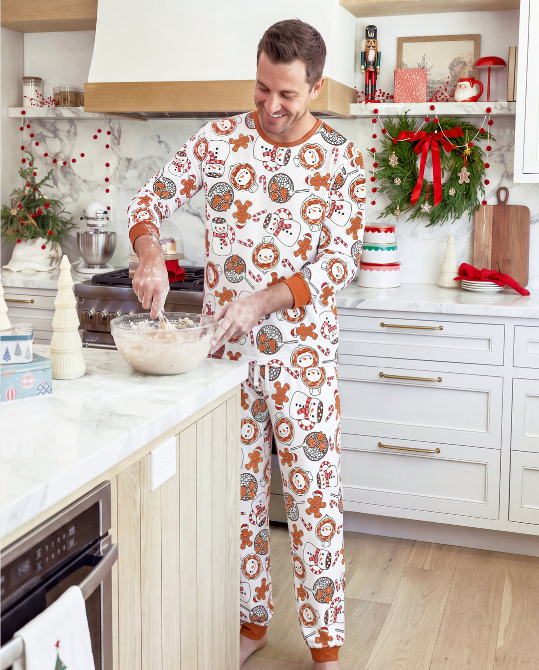 Weihnachts-Pyjamas im Familien-Partnerlook, Tassen- und Schneemann-Print, Khaki