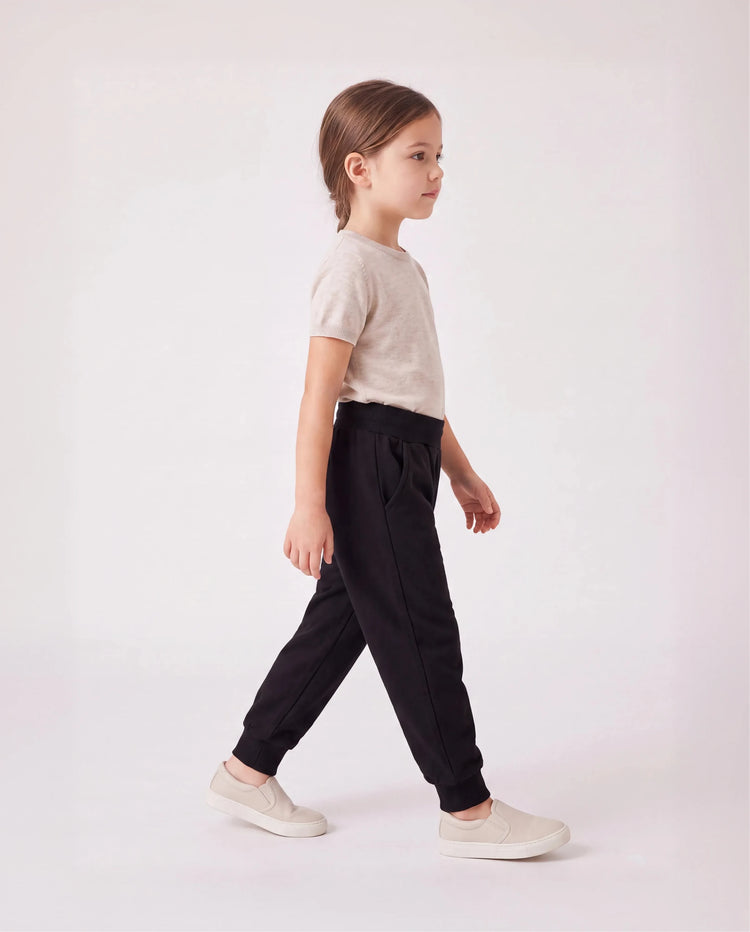 Pantalones casuales con bolsillos sólidos para bebé/niño pequeño, color negro