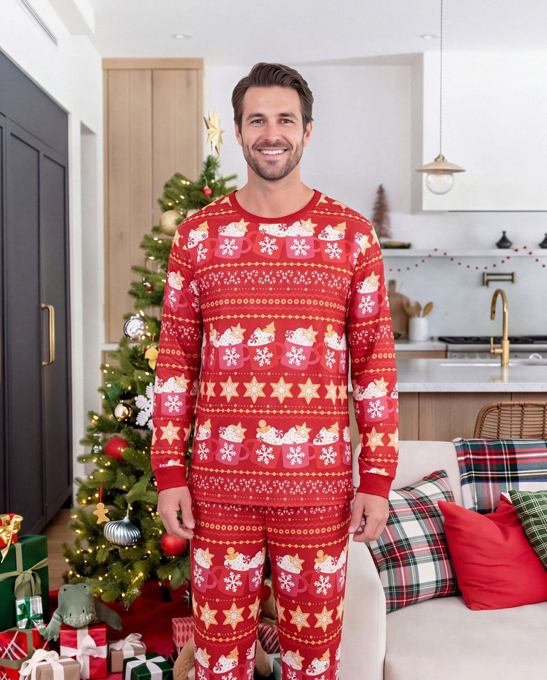Weihnachtliche Familienpyjamas im Partnerlook mit Fair-Isle- und Tassenmotiv in Rot