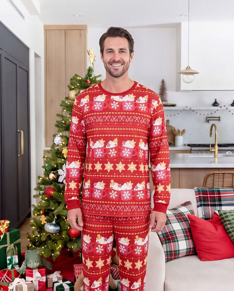 Weihnachtliche Familienpyjamas im Partnerlook mit Fair-Isle- und Tassenmotiv in Rot
