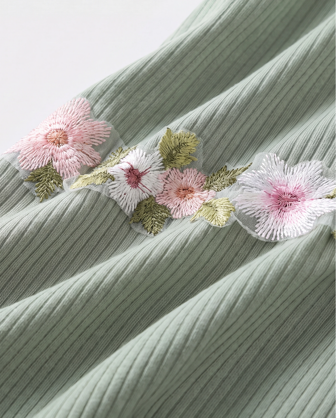 Vestido de hada con panel acanalado de malla y decoración floral dulce para niña pequeña, color verde