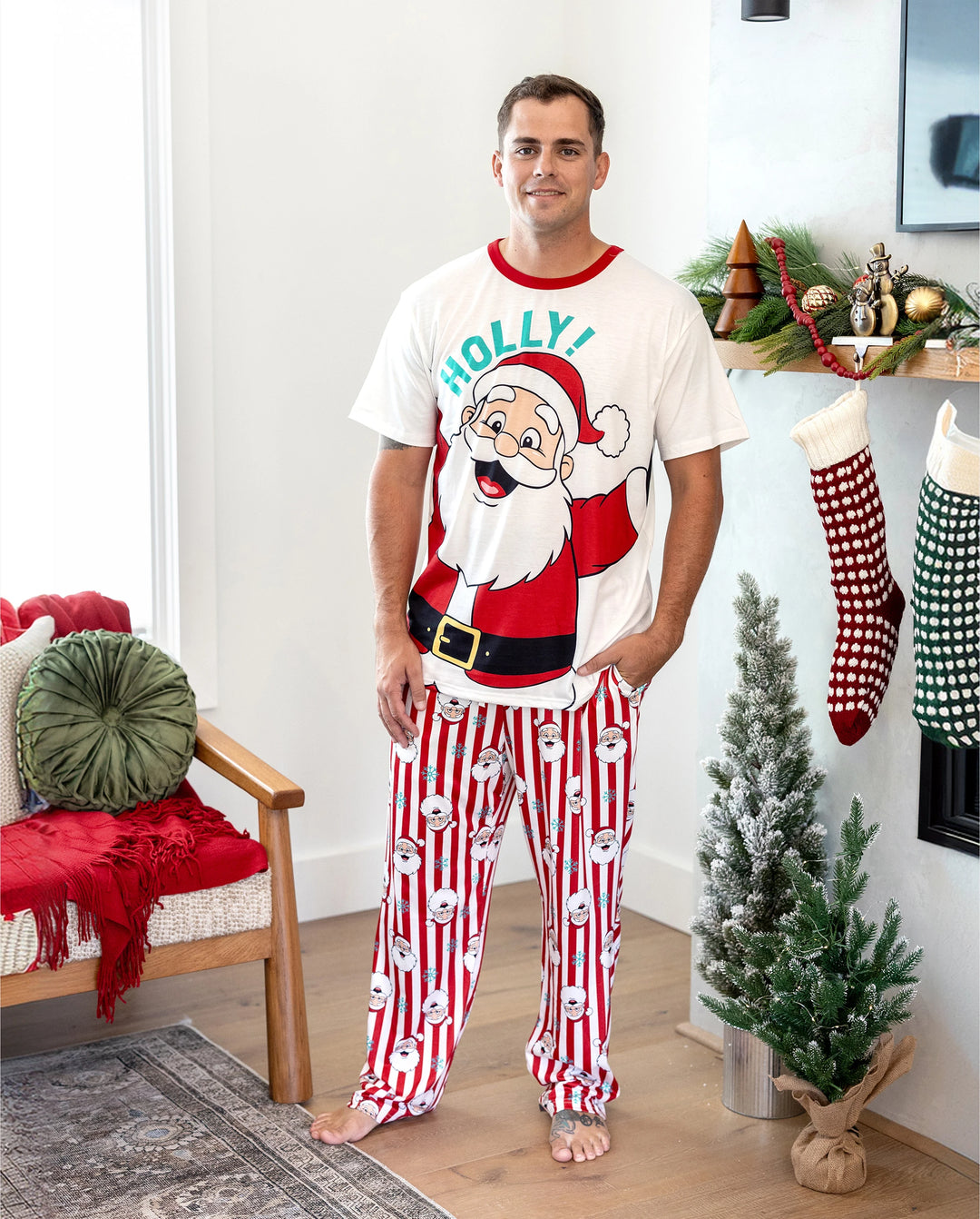 Conjunto de pijama familiar navideño a juego con Papá Noel y copos de nieve, rayas rojas, pijama rojo