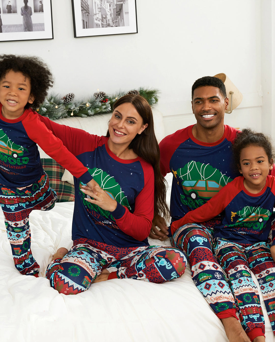 Christmas Vacation Family Matching Character Print Pajamas Sets with Christmas Socks