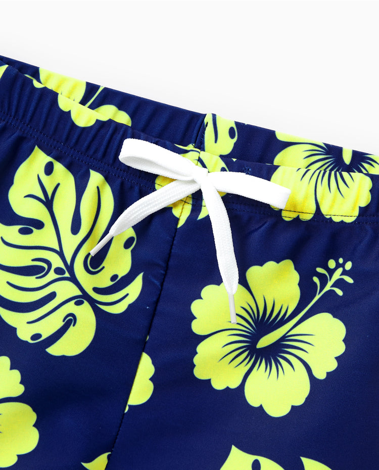 Conjunto de bañador corto para niño pequeño con estampado floral tropical en azul profundo