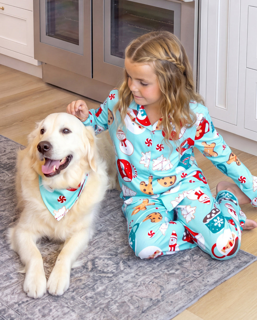 Pyjamas de Noël assortis pour la famille, imprimé bonhommes en pain d’épices et mug, bleu