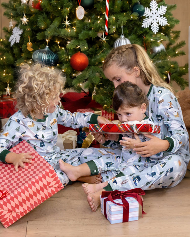 Pijamas navideños a juego para toda la familia, estampado de pueblo navideño, verde, pijamas navideños