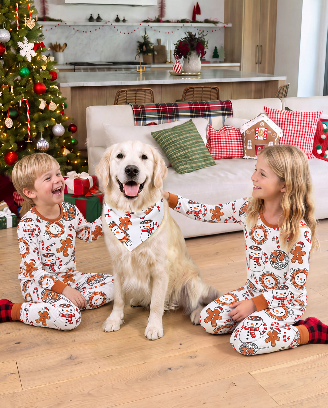 Weihnachts-Pyjamas im Familien-Partnerlook, Tassen- und Schneemann-Print, Khaki
