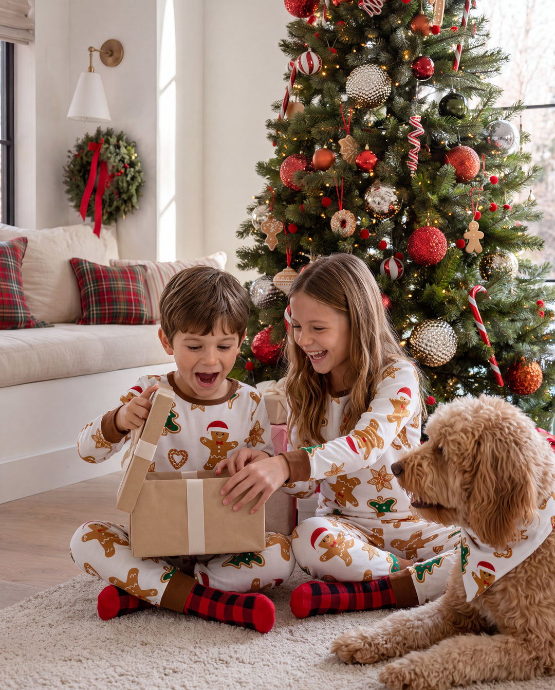 Pyjama de Noël à manches longues et imprimé arbre et bonhomme en pain d'épices, avec chaussettes de Noël, couleur café