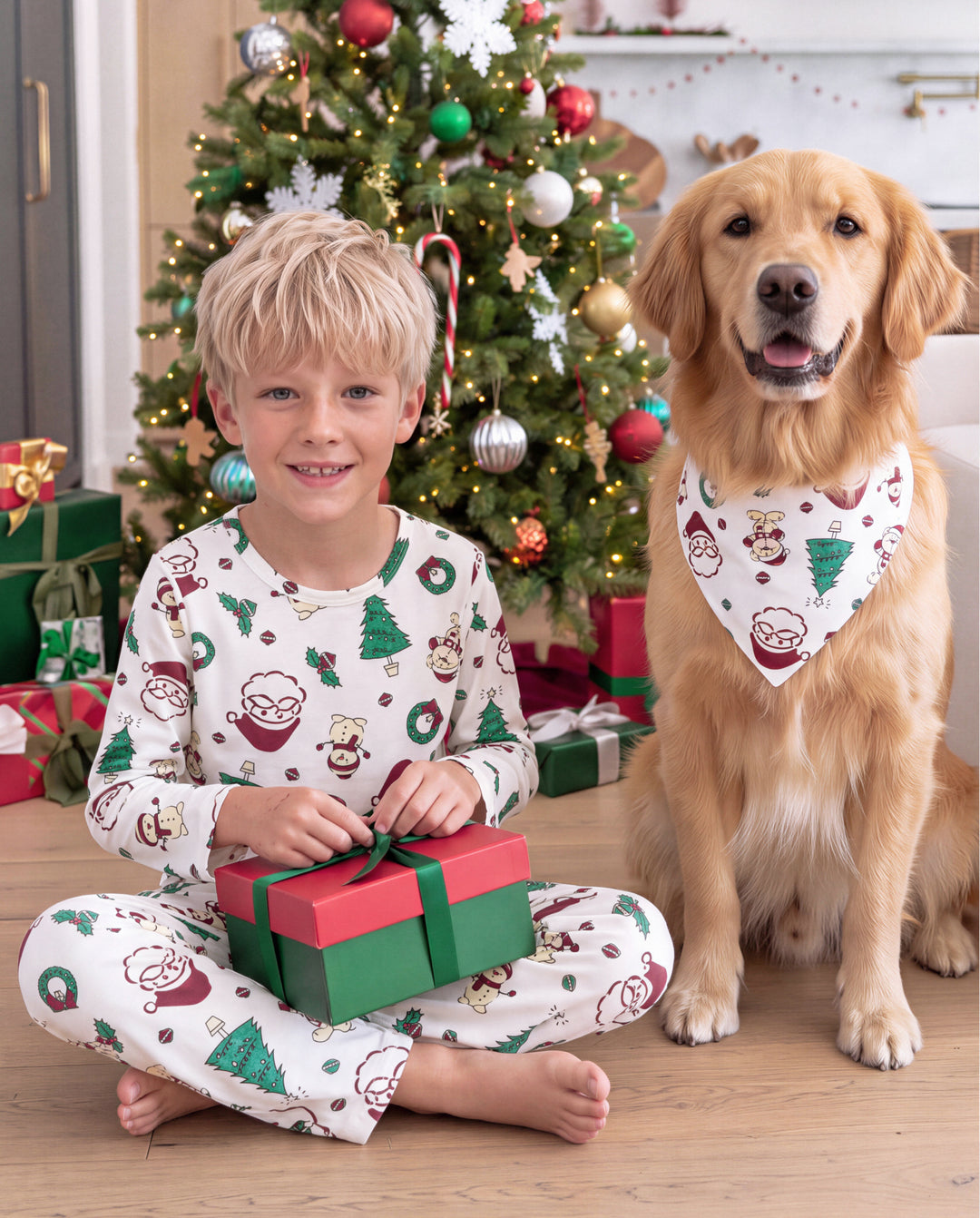 Weihnachts-Pyjamas mit Weihnachtsmann- und Weihnachtsbaum-Aufdruck in Rot für die ganze Familie