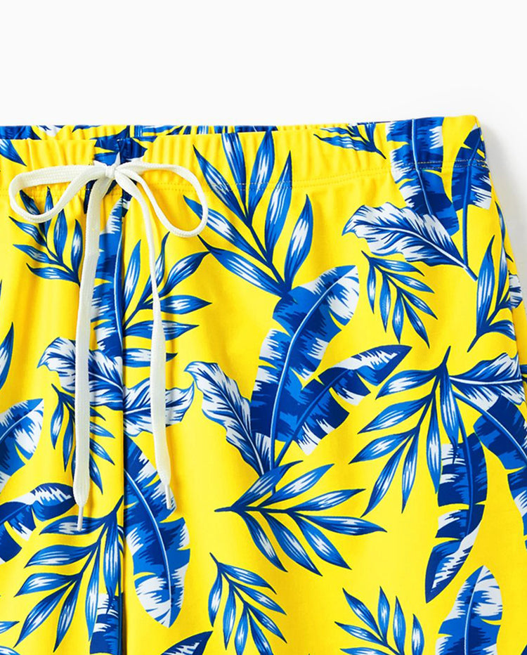Familientaugliche Badehose mit gelbem Blattprint oder Bikini mit gerüschten Flatterärmeln und optionalem Badeüberwurf gelb