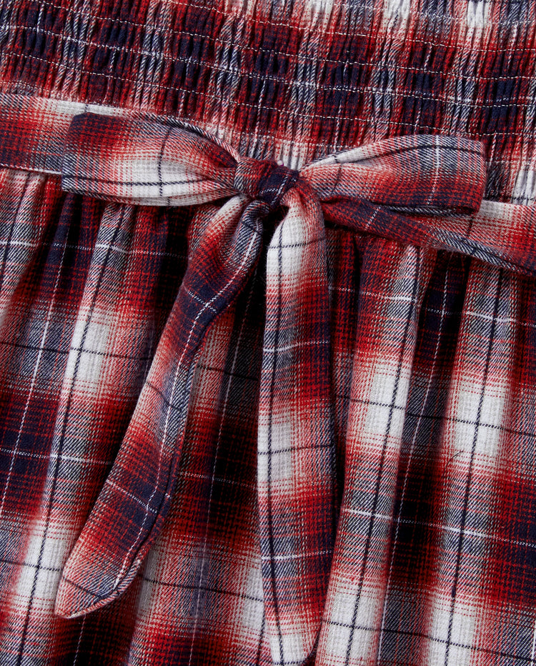 Tenues familiales assorties à carreaux de Noël : chemises à manches longues papa/fils ou robes mère/fille rouges