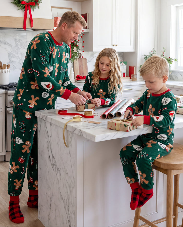 Pyjamas de Noël assortis pour toute la famille, imprimé pain d'épices, en polaire verte