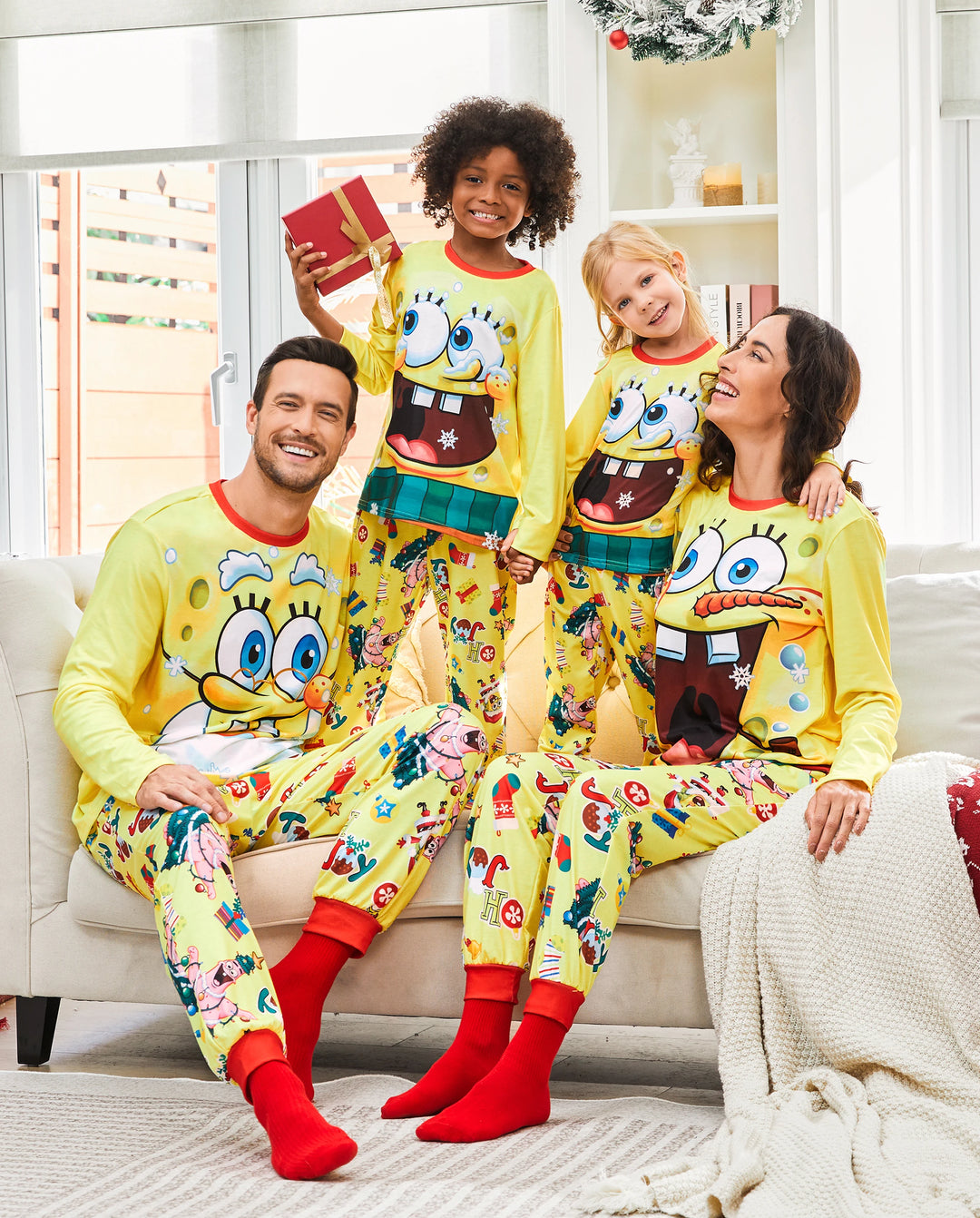 SpongeBob Schwammkopf Familienpassende Weihnachts-Pyjamas mit Weihnachtssocken