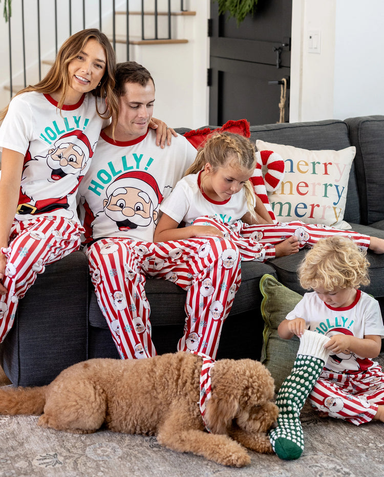 Conjunto de pijama familiar navideño a juego con Papá Noel y copos de nieve, rayas rojas, pijama rojo