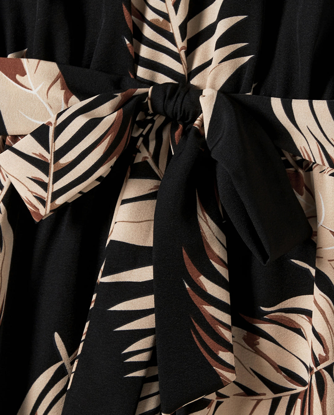 Mama und Ich Familien-Matching einfarbige Blatt ärmellose Halter-Kleider und Kurzarm-Oberteile Sets Schwarz
