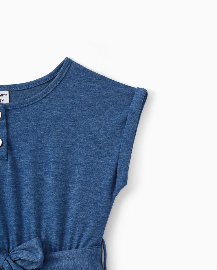 Tenue décontractée douce assortie famille maman et moi robes sous le genou, boutons devant, design ceinturé Bleu