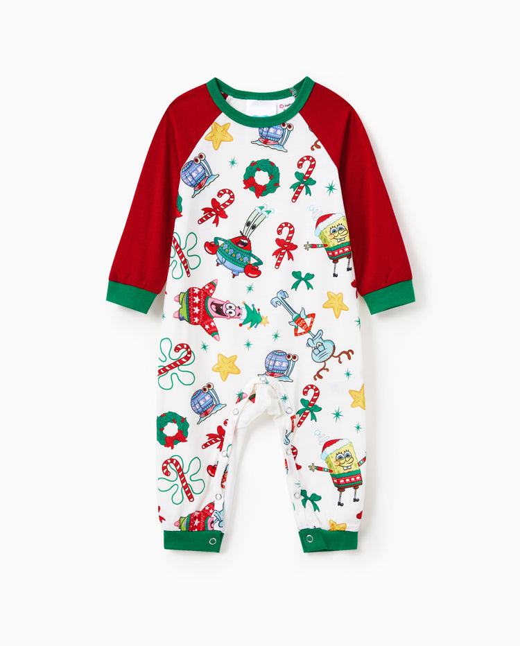 Conjuntos de pijamas navideños a juego con bloques de colores y calcetines navideños de Bob Esponja.