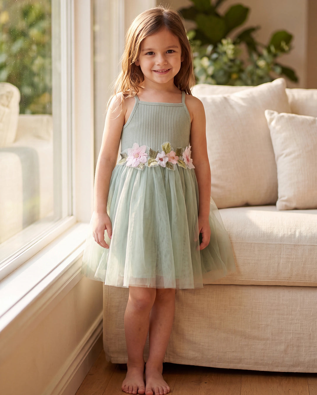 Vestido de hada con panel acanalado de malla y decoración floral dulce para niña pequeña, color verde