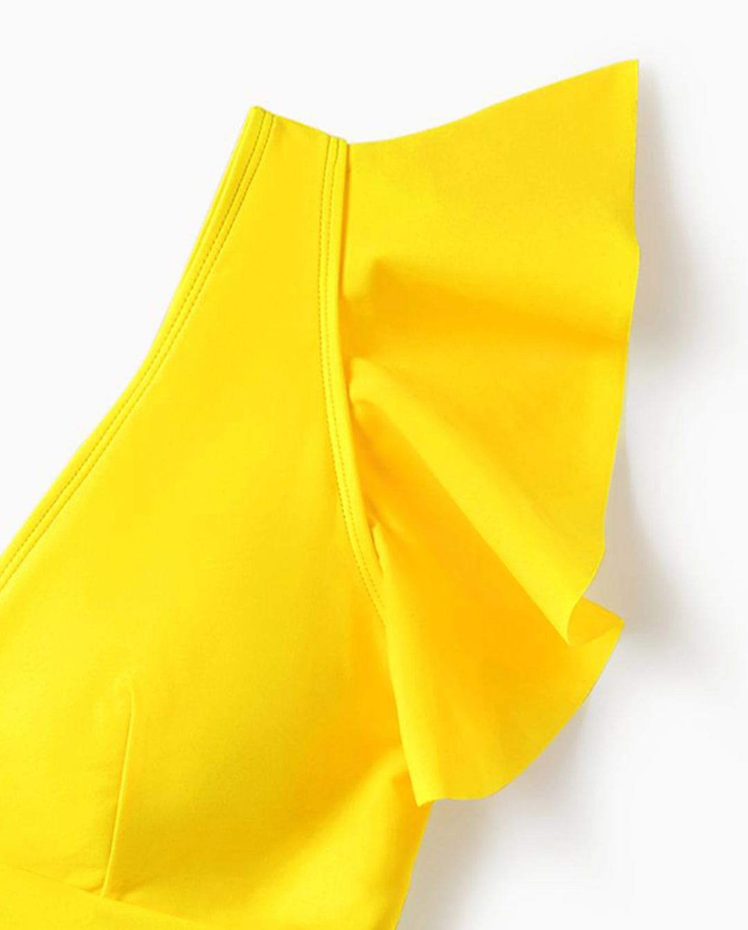 Familientaugliche Badehose mit gelbem Blattprint oder Bikini mit gerüschten Flatterärmeln und optionalem Badeüberwurf gelb
