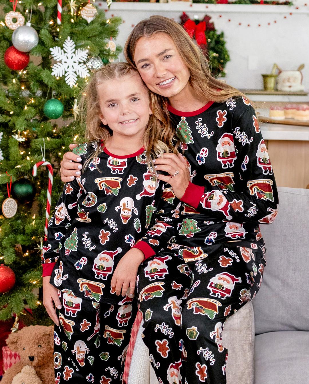 Pijamas navideños a juego para toda la familia con estampado de árboles de Navidad y muñecos de jengibre, negro