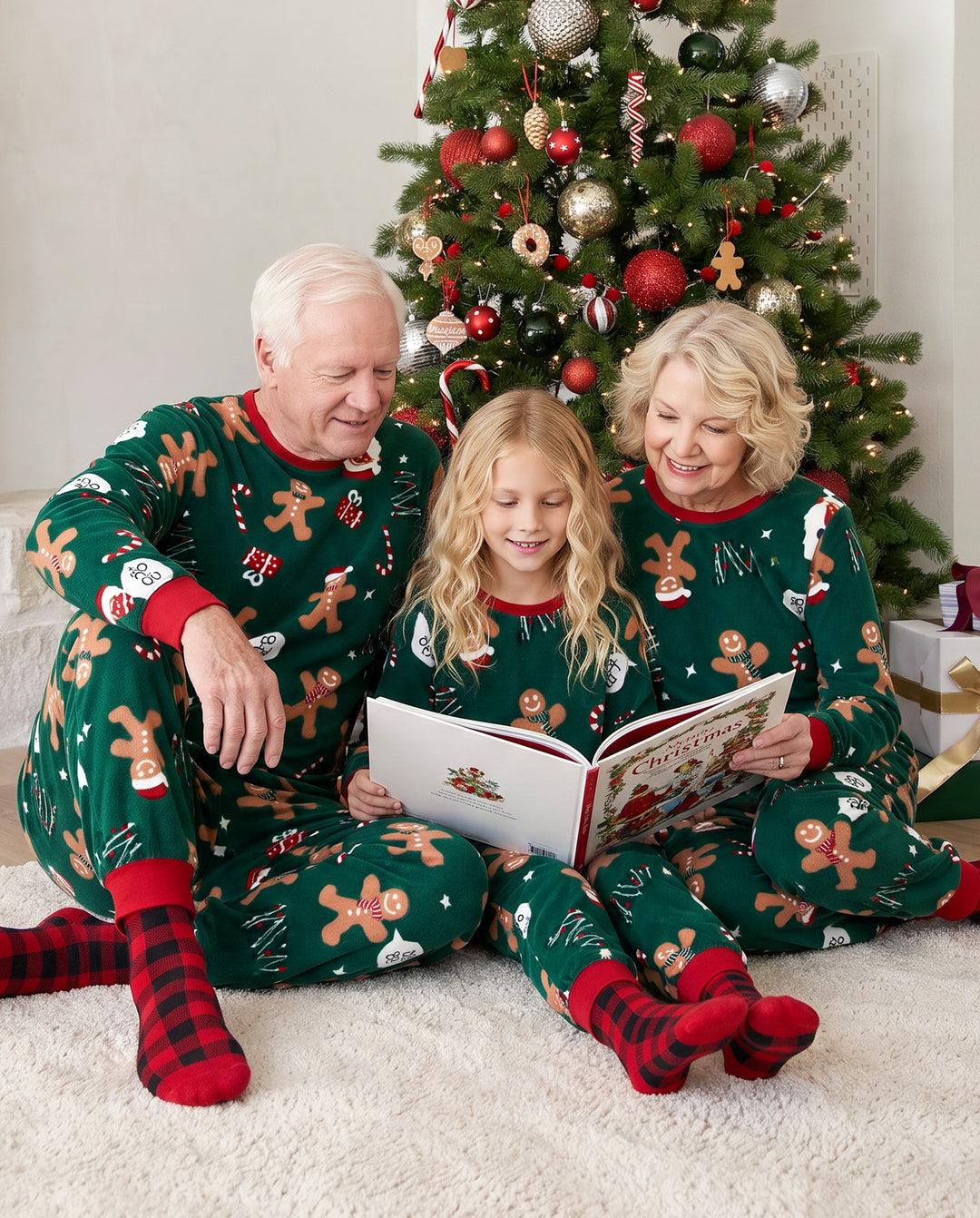 Pyjamas de Noël assortis pour toute la famille, imprimé pain d'épices, en polaire verte