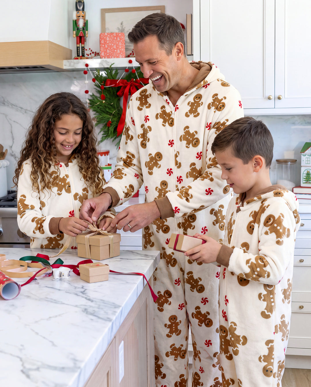Pyjama de Noël assorti pour toute la famille, imprimé pain d’épice, combinaison en polaire corail