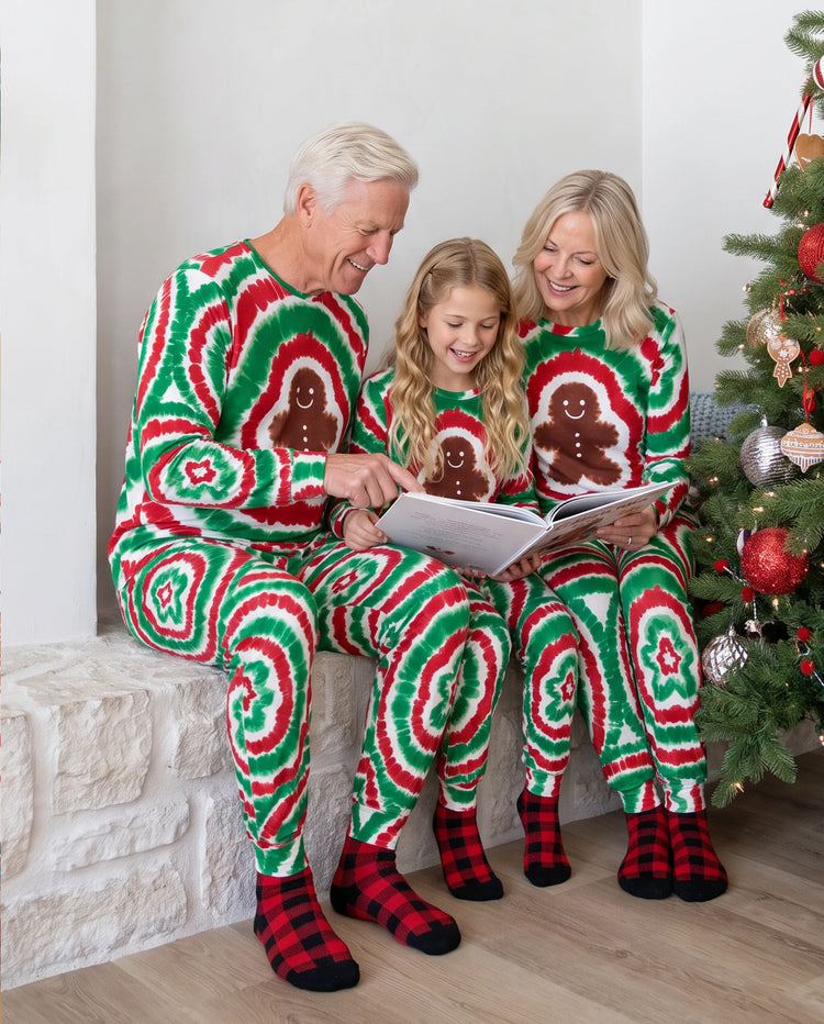 Ensemble pyjama de Noël familial rouge et vert motif bonhomme en pain d'épices tie-dye avec chaussettes de Noël multicolores