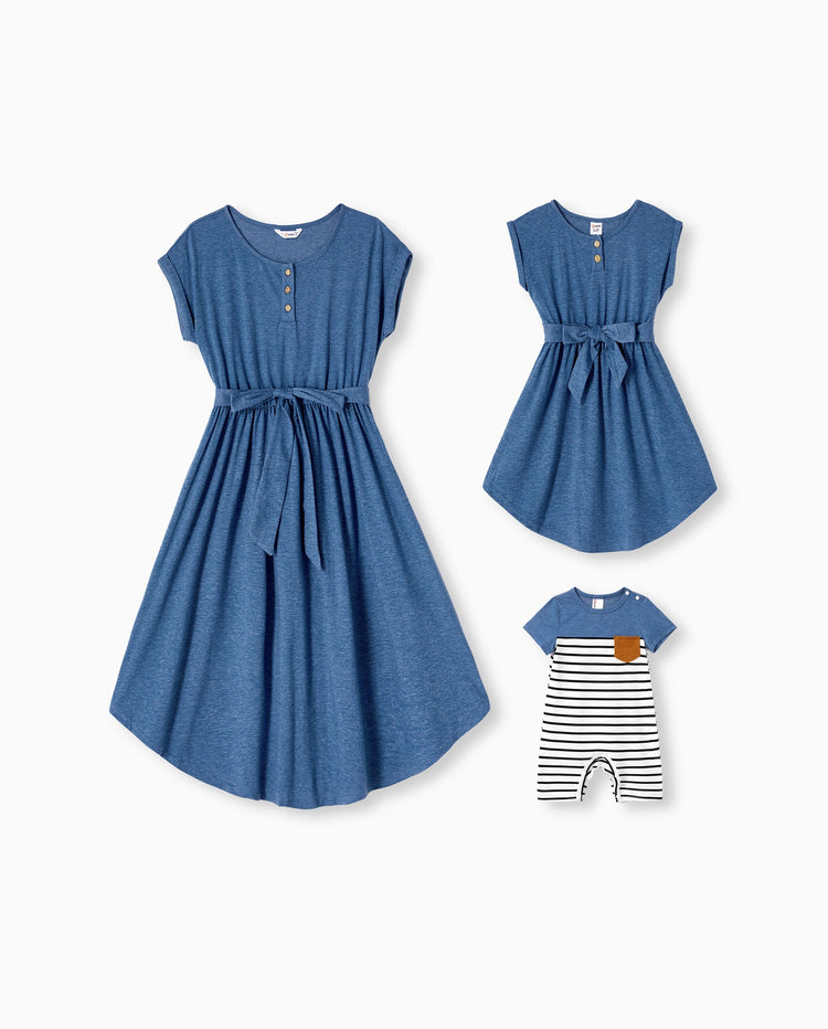 Tenue décontractée douce assortie famille maman et moi robes sous le genou, boutons devant, design ceinturé Bleu