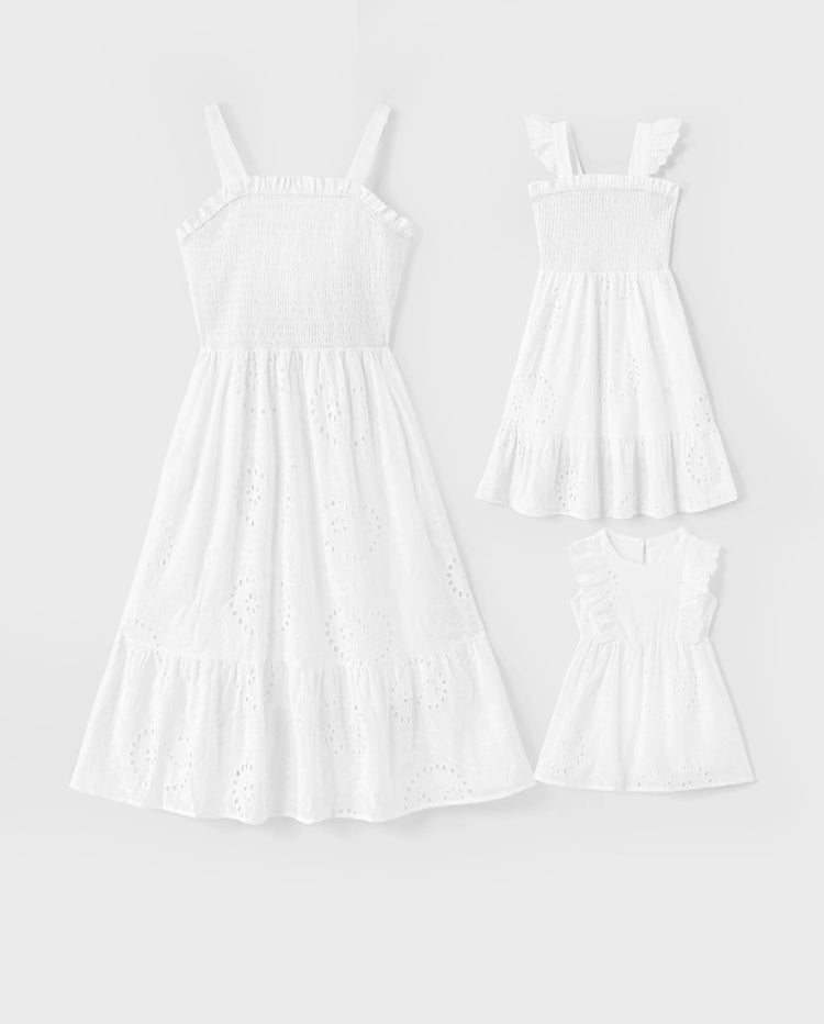 Vestidos de algodón a juego para mamá y yo Vestidos fruncidos con ojales y tirantes con volantes, perfectos para salidas y fotos familiares en verano Blanco