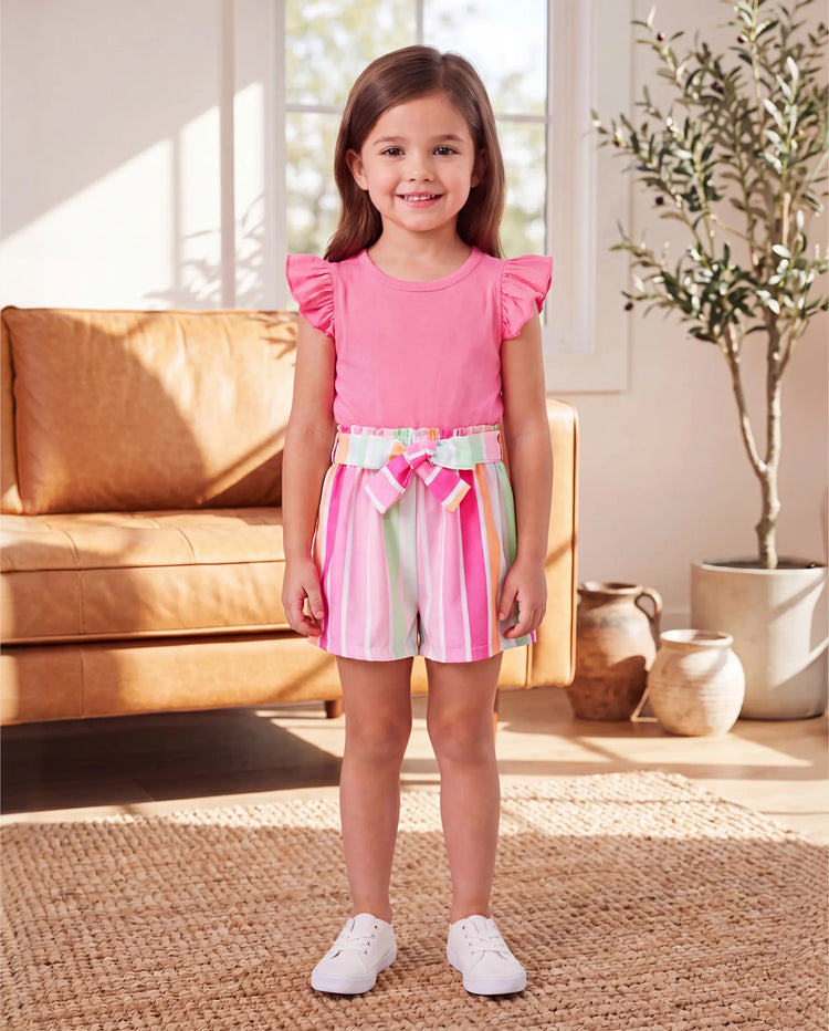 Conjunto de 2 piezas de camiseta de manga corta con volantes y pantalones cortos a rayas con cinturón para niña pequeña, color rosa intenso