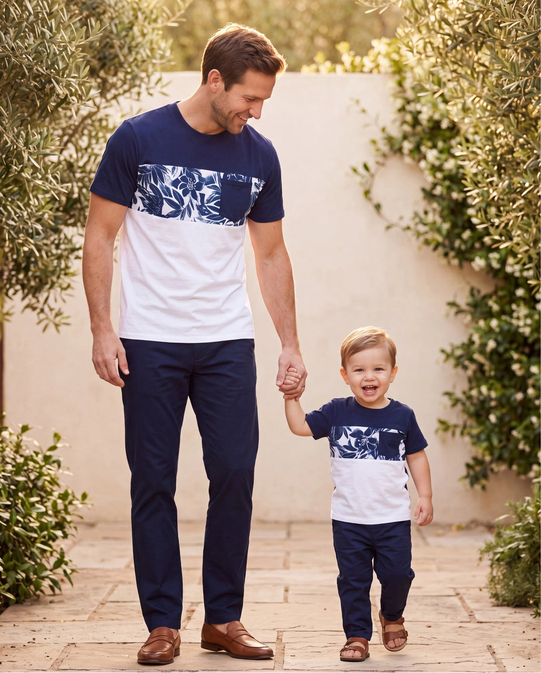 Ensemble assorti famille Papa et Moi : T-shirt en coton avec imprimé floral ou robe débardeur Bleu foncé