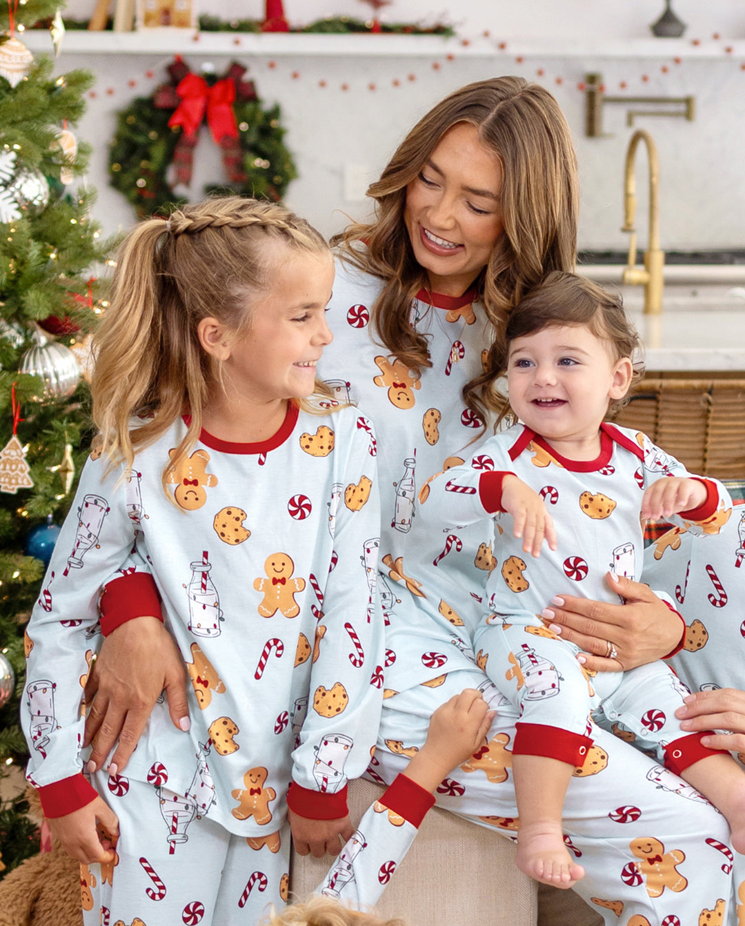 Pijamas navideños a juego para toda la familia, estampado de galleta de jengibre y leche, azul