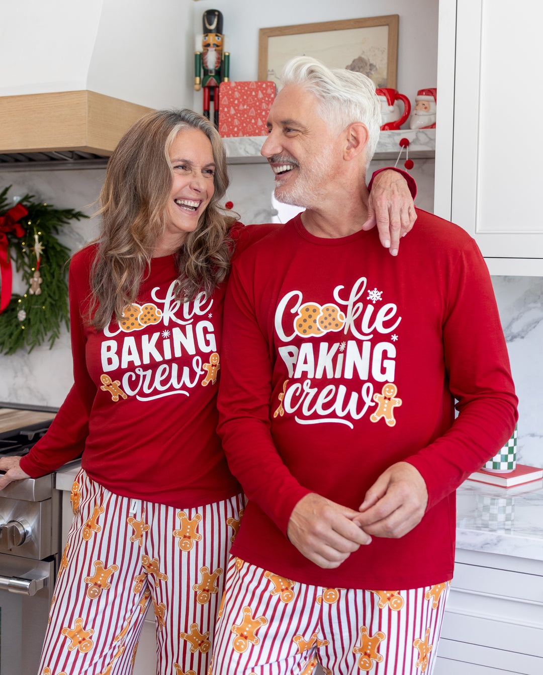 Weihnachts-Pyjamas im Partnerlook für die ganze Familie, Lebkuchen-Print, Rot