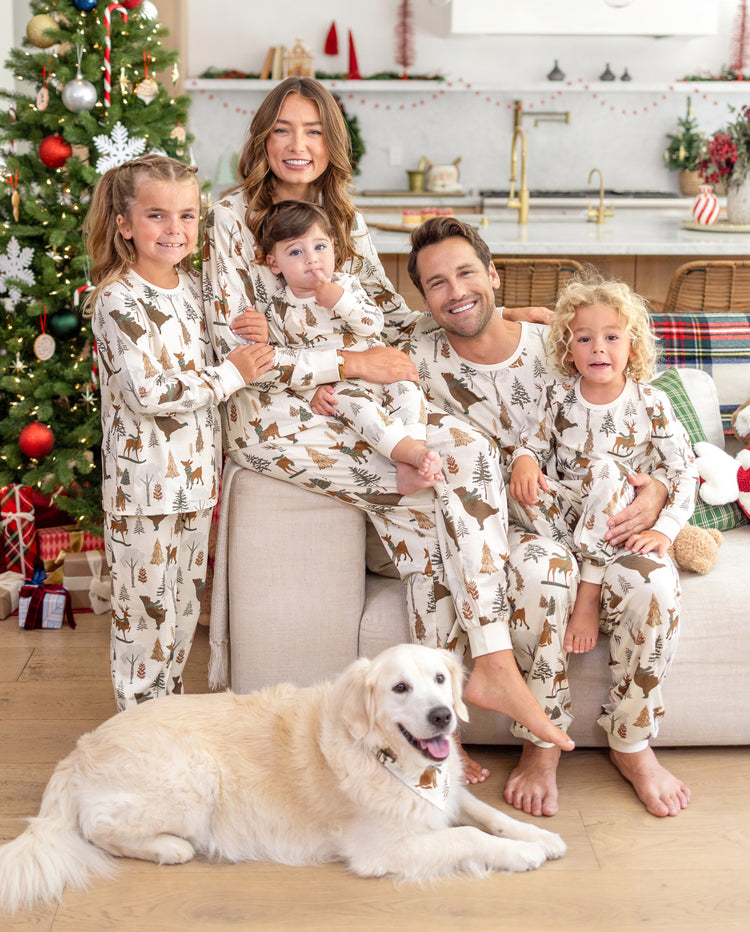 Pijamas navideños a juego para toda la familia, estampado de bosque, beige