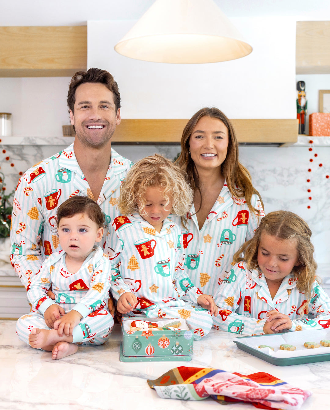 Weihnachts-Pyjamas im Partnerlook für die ganze Familie, Tassen-Print, Grün