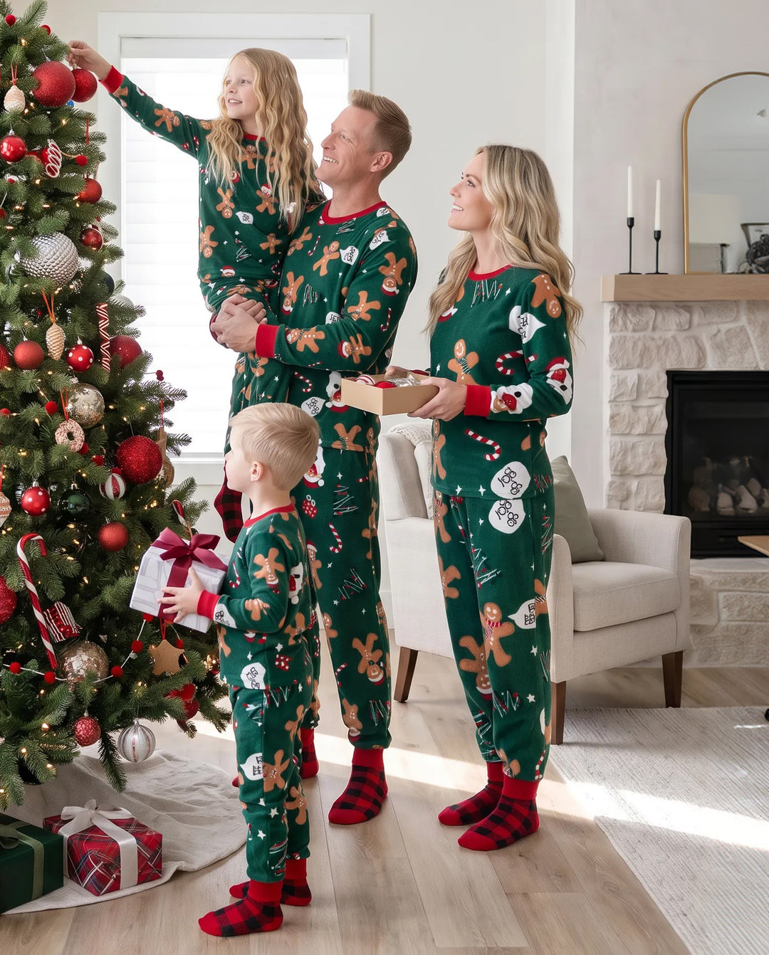Pyjamas de Noël assortis pour toute la famille, imprimé pain d'épices, en polaire verte