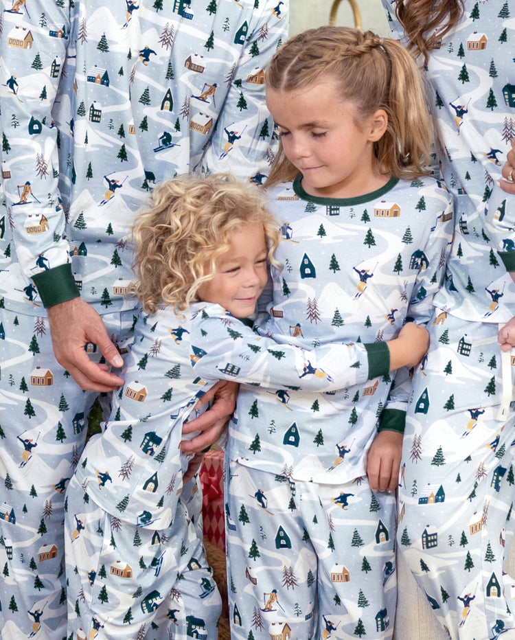 Pijamas navideños a juego para toda la familia, estampado de pueblo navideño, verde, pijamas navideños