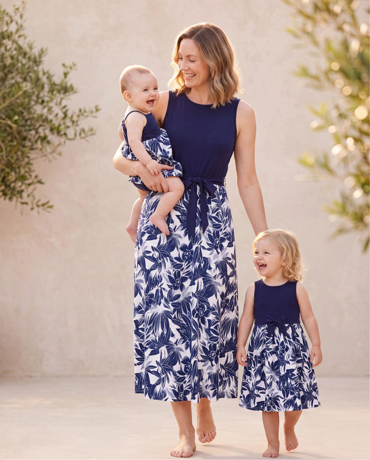 Conjunto familiar a juego para mamá y yo: camiseta de algodón con estampado floral o vestido tipo tank azul profundo