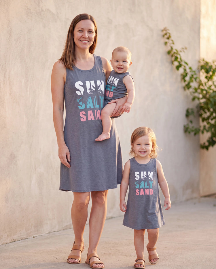Conjunto de vestido sin mangas con estampado de letras para mamá y niña Gris
