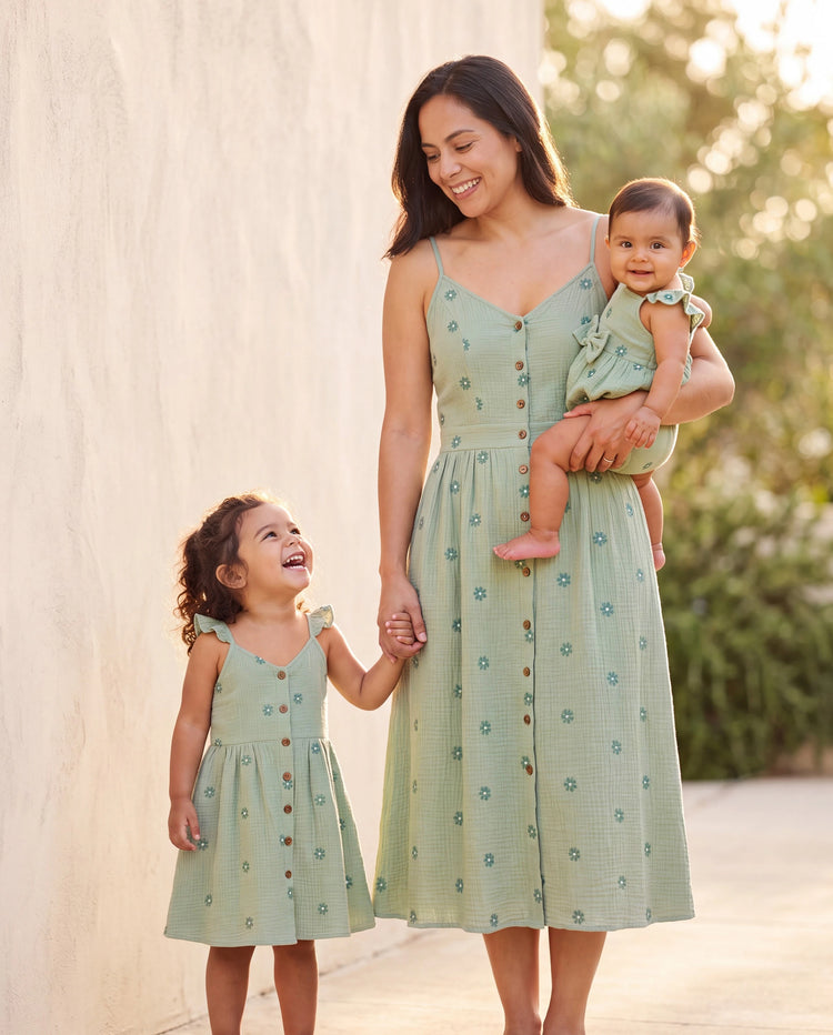 Vestidos de algodón floral para niñas pequeñas/niñas con botones, fruncido, tirantes florales y volantes con lazo, perfectos para salidas familiares y fotos de verano Verde pálido