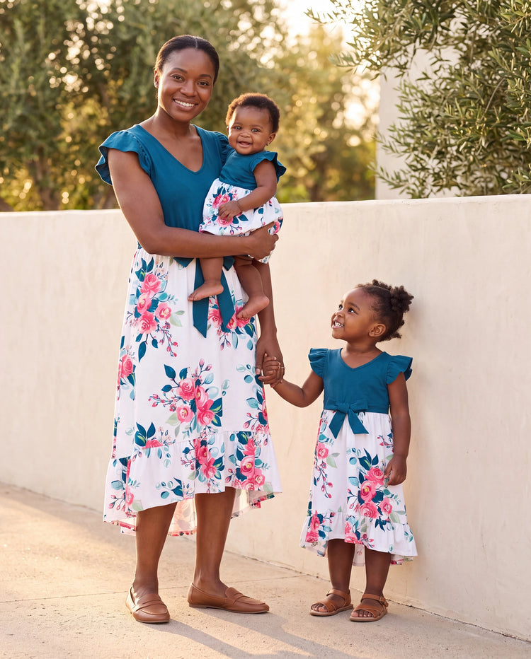 Conjuntos de vestidos para mamá y niña con escote en V sólido, mangas con volantes y combinación de estampado floral Azul celeste-