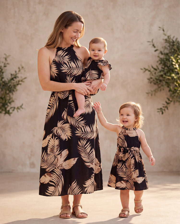 Mama und Ich Familien-Matching einfarbige Blatt ärmellose Halter-Kleider und Kurzarm-Oberteile Sets Schwarz