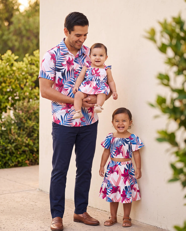 Conjuntos Tropicales de Papá e Hija Camisa de Manga Corta con Estampado de Hojas Rosas y Azules o Top Fruncido de Un Hombro y Falda a Juego para Vacaciones, Crucero, Playa Blanco