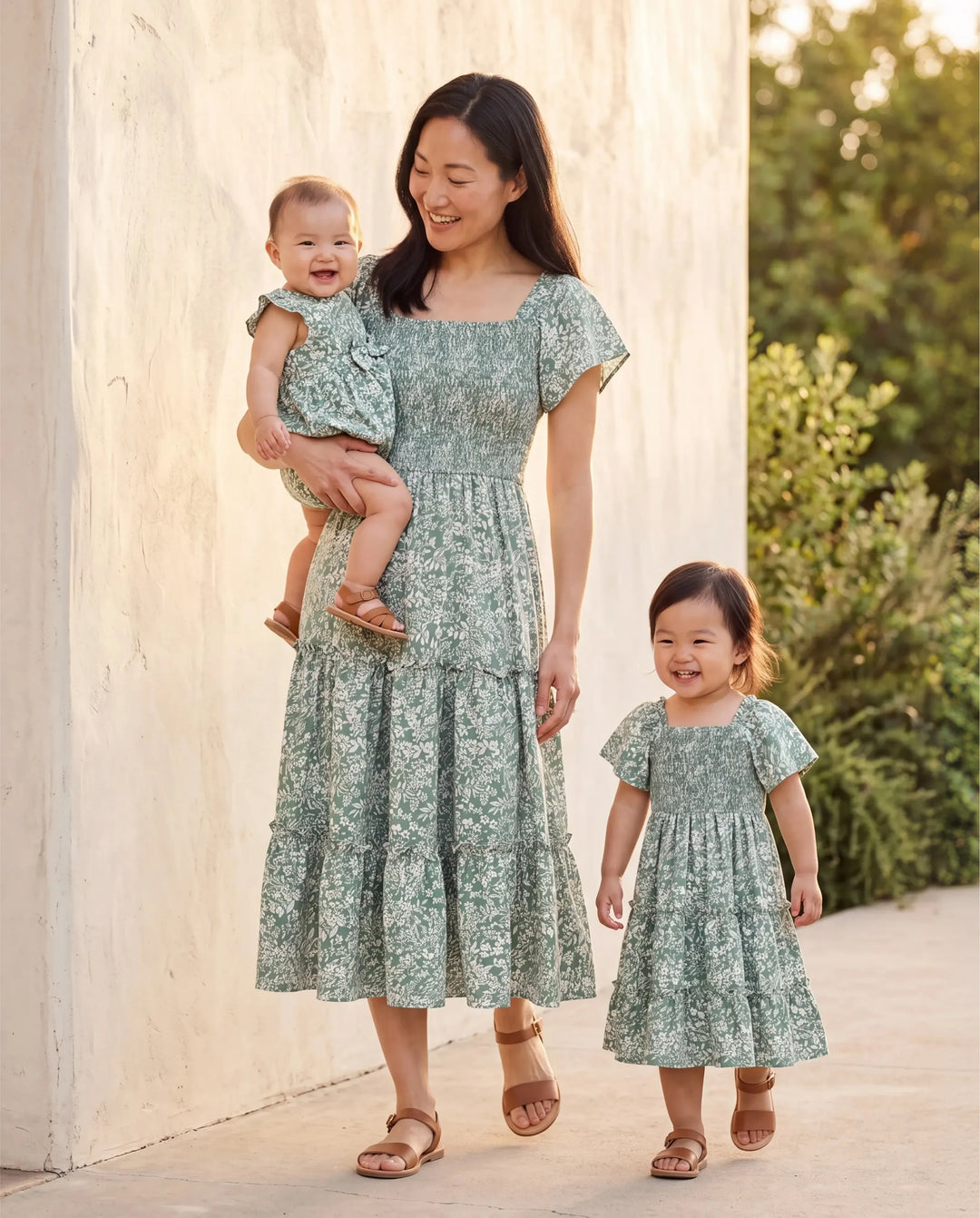 Conjuntos Elegantes de Mamá y Yo con Estampado de Flores Roto para Familia, Diseño con Fruncido, Grosor Medio Verde