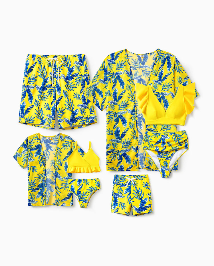 Familientaugliche Badehose mit gelbem Blattprint oder Bikini mit gerüschten Flatterärmeln und optionalem Badeüberwurf gelb