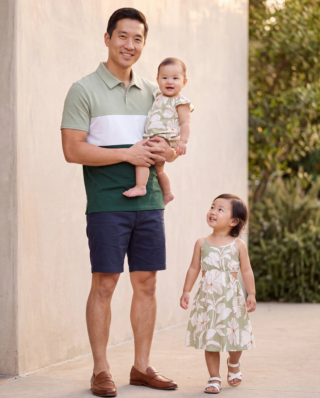 Daddy & Daughter Outfits Tropical Floral Print Strap Dress or Short-sleeve Colorblock Shirts Set Pale Green