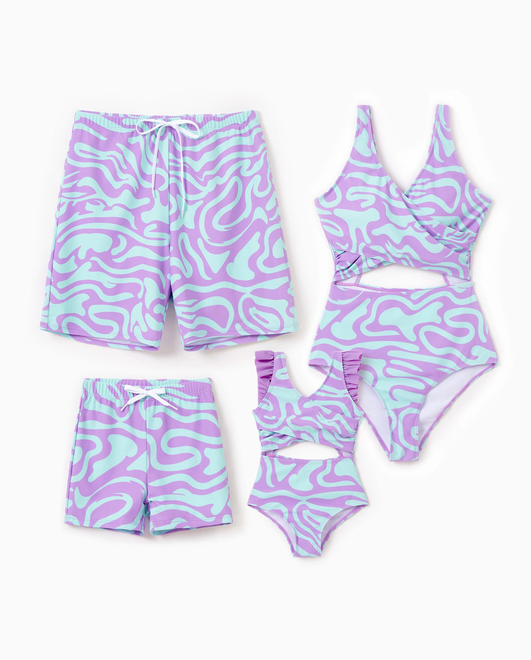 Familienpassende, trendige Badehose mit lila und blauem Wellendruck oder einteiliger Badeanzug mit Taillenausschnitt lila