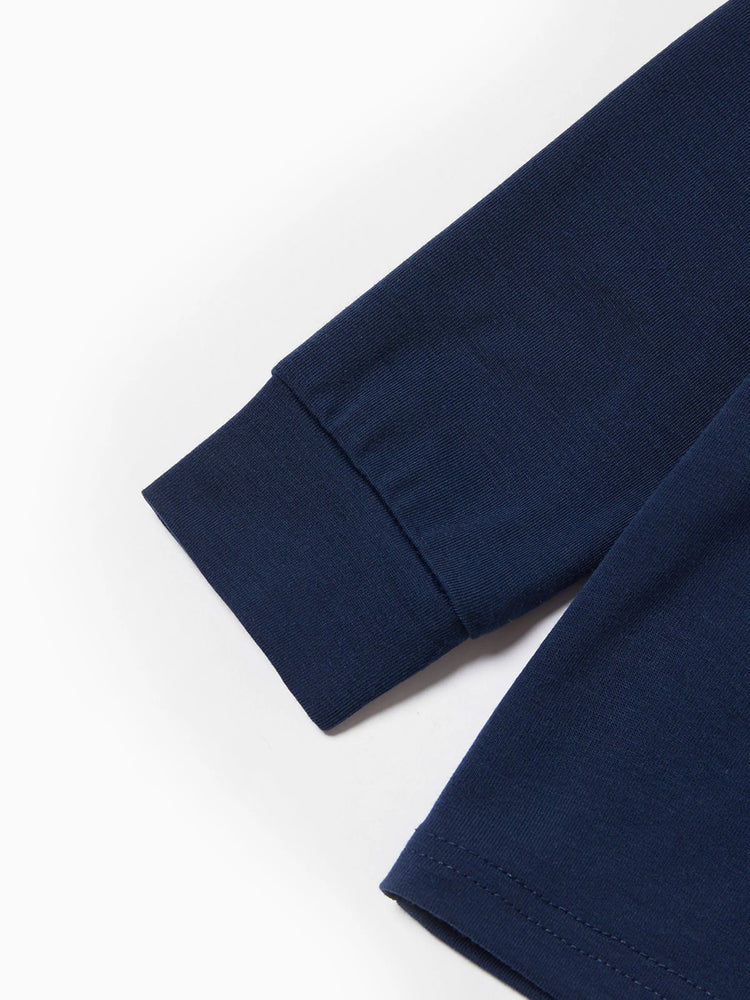 Ensemble pyjama de Noël assorti en mosaïque avec haut et pantalon renne et chaussettes de Noël, bleu foncé