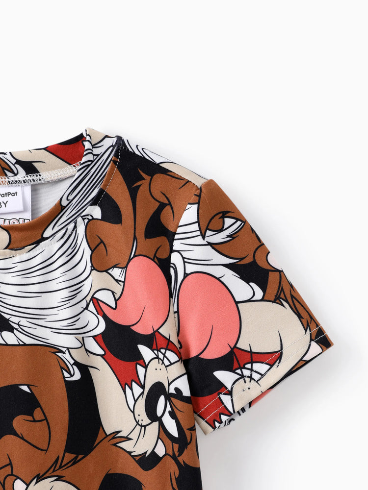 Conjunto de 2 piezas de camiseta y pantalones cortos con estampado de personajes de Looney Tunes para niños pequeños, color marrón