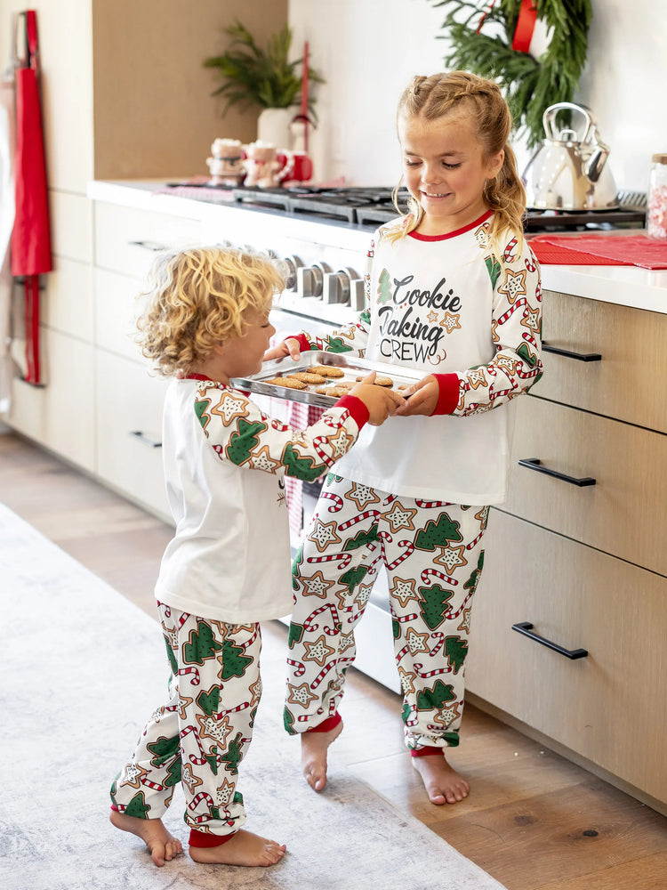Ensemble pyjama de Noël assorti pour toute la famille, imprimé sapin de Noël rouge et abricot, avec chaussettes de Noël abricot